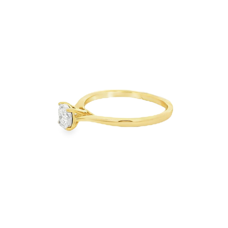 Elegant Gold Engagement Ring